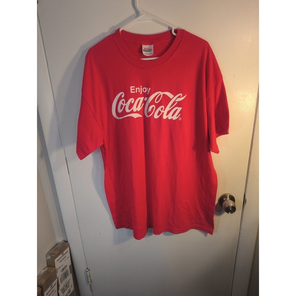 Coca-Cola mens Vintage Red Graphic T-Shirt Logo Size XL 100% Cotton Hanes Tag